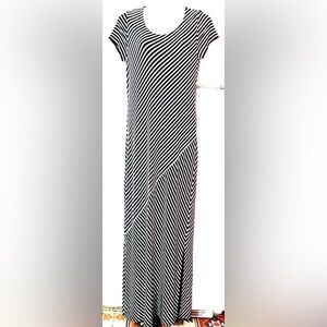 Chico's Travellers Sz 2 (US L) Black and White Maxi Dress Diagonal Stripes